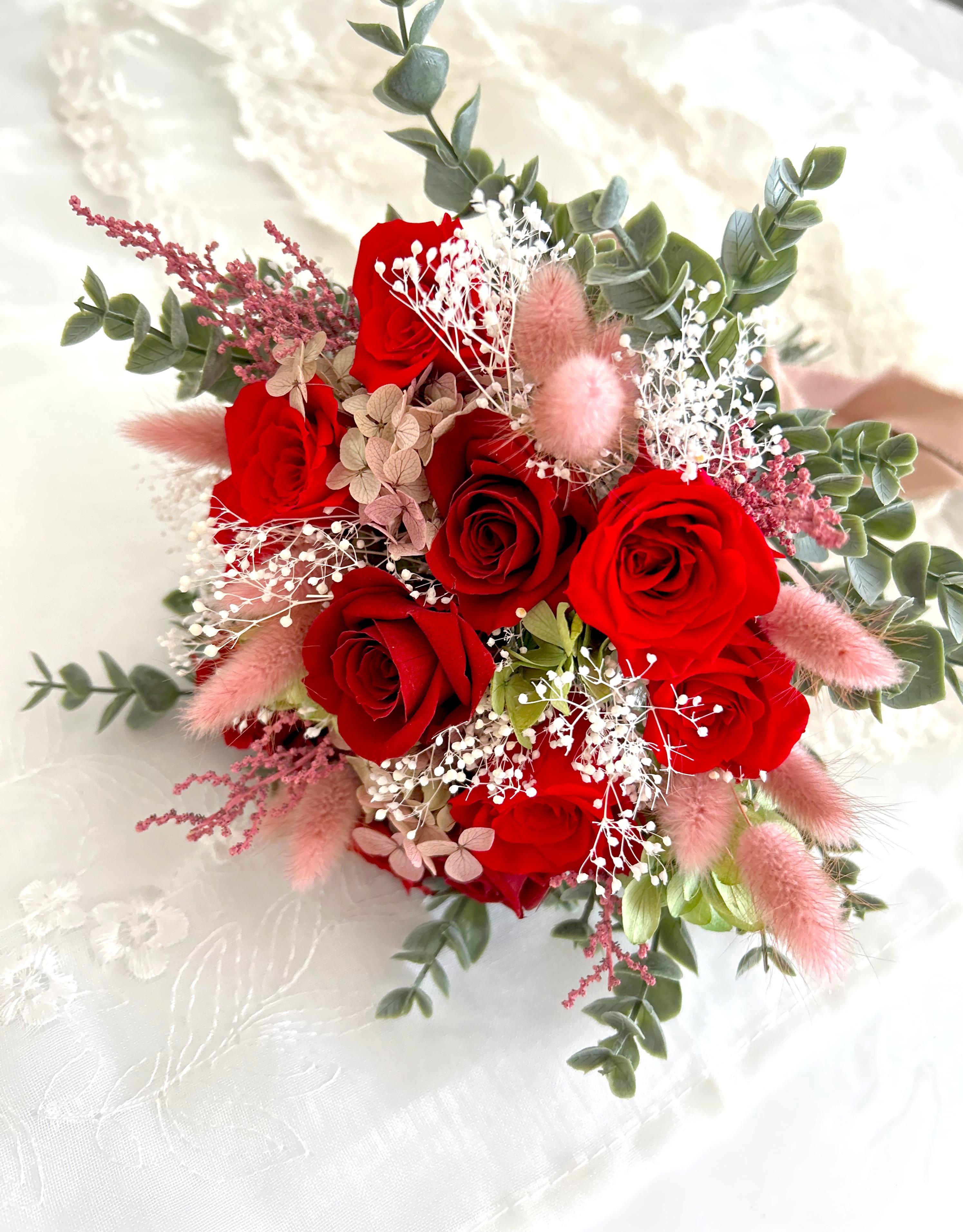 母の日に贈る赤薔薇プリザーブドフラワーブーケ1枚目の画像