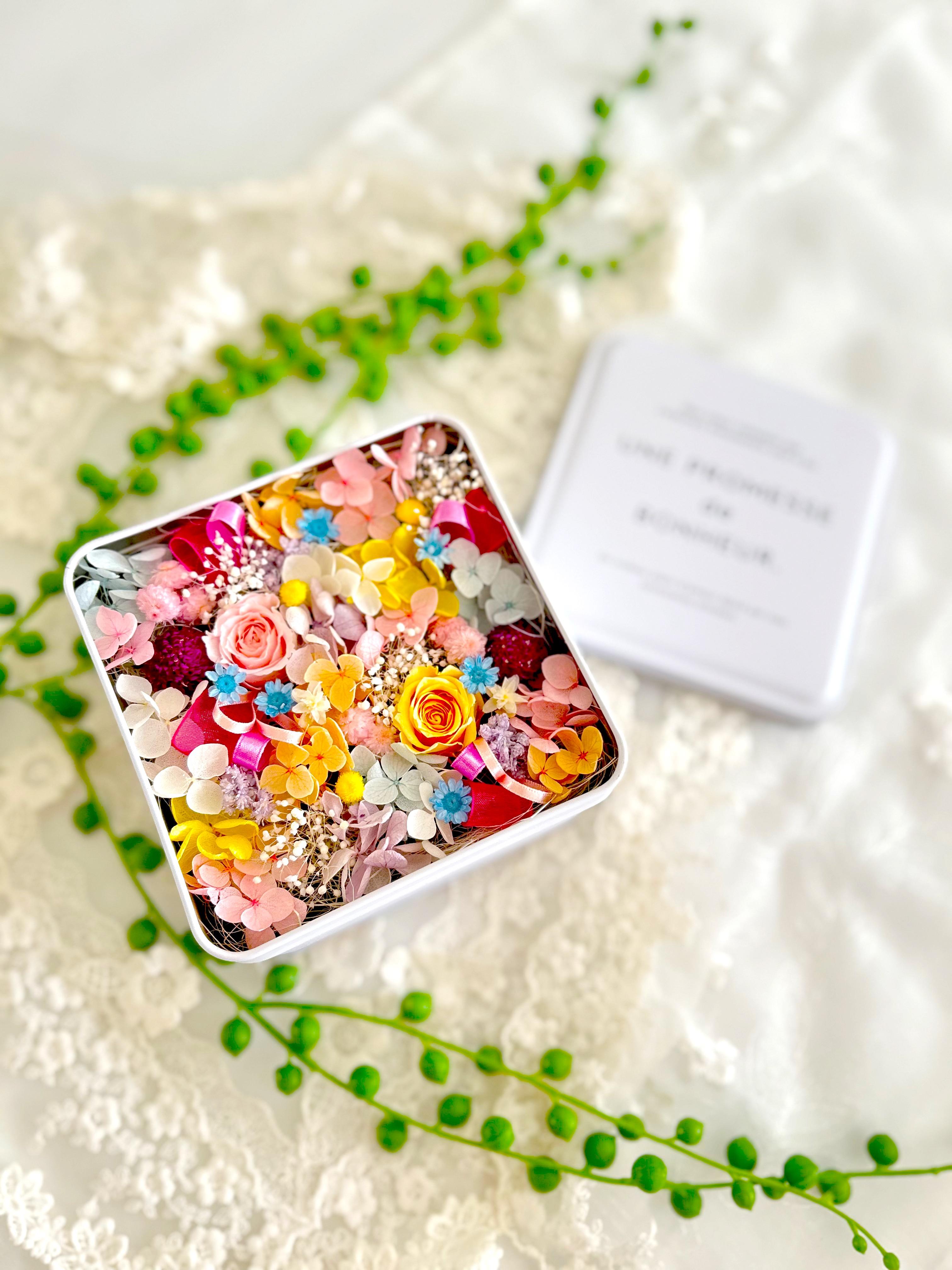 bonheur（ボヌール)母の日に贈るお菓子の詰め合わせみたいなフラワーボックス1枚目の画像