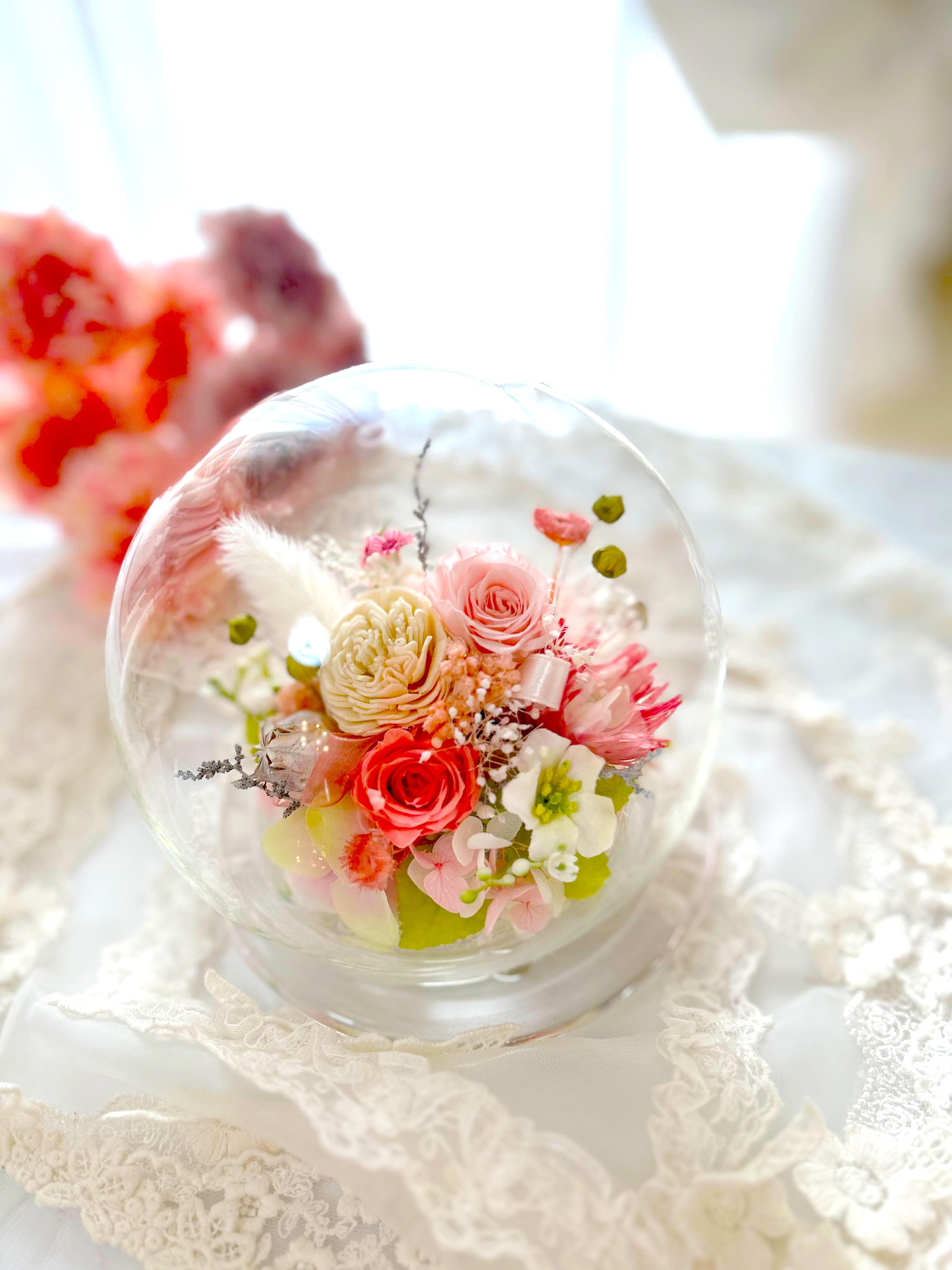 春の新作＊母の日＊記念日＊冠婚葬祭＊シャボン玉のように綺麗なガラスで贈るプリザーブドフラワーアレンジ1枚目の画像