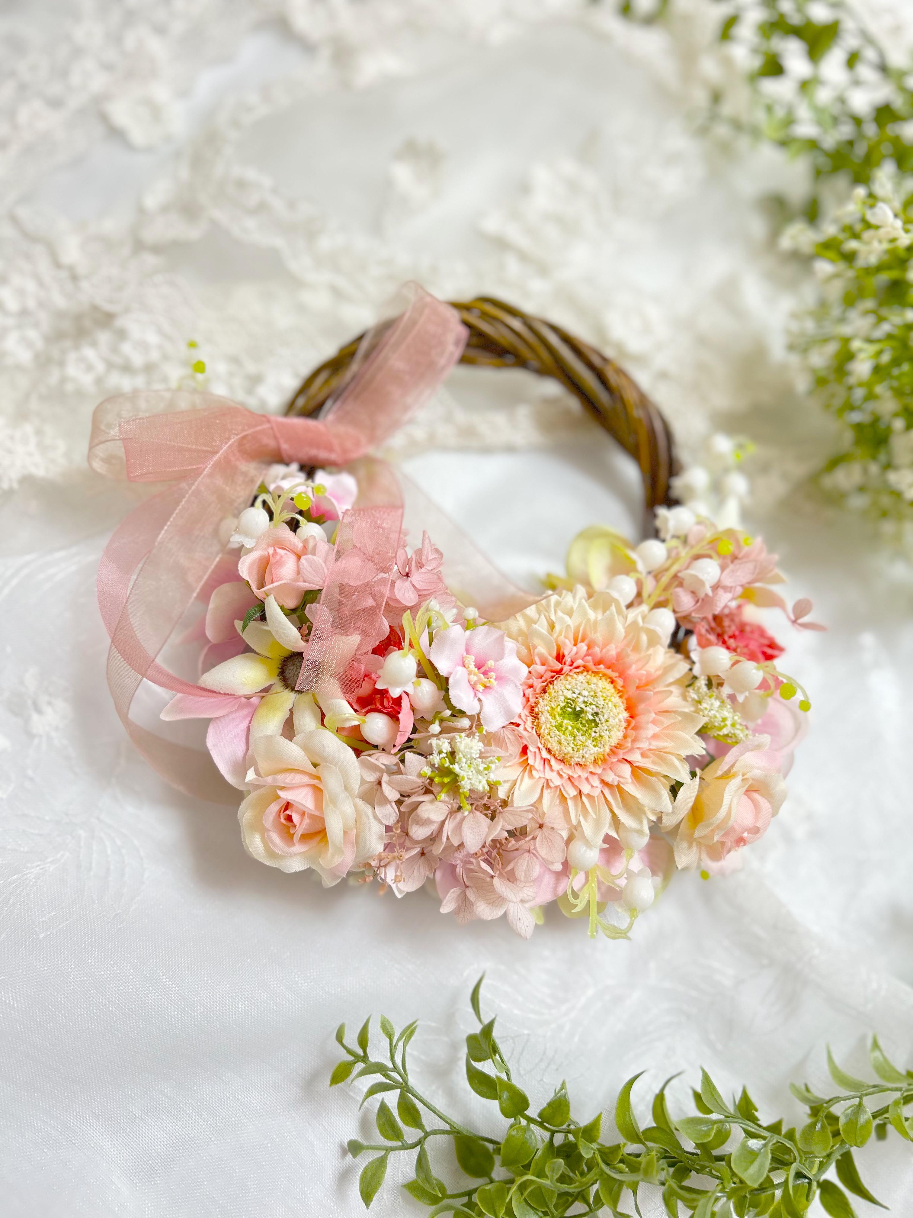 母の日早割り＊誕生日＊結婚祝い＊カーネーションとガーベラののフラワーリース＊直径18センチ＊無料ラッピングあり1枚目の画像