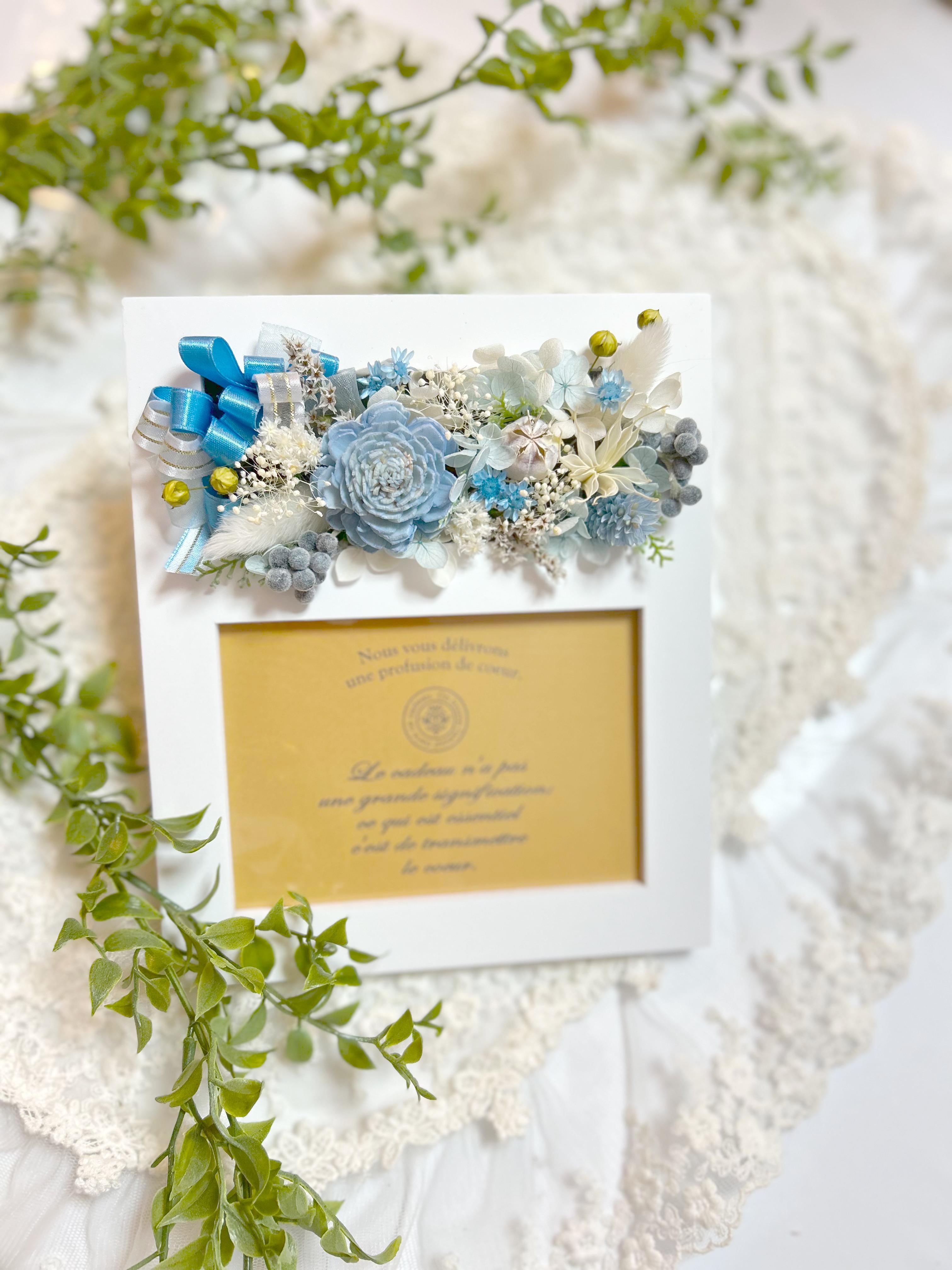誕生日＊結婚祝い＊お供え＊想い出に優しく咲く可愛いブルーのプリザーブドフラワーフォトフレーム＊縦横飾れる2way1枚目の画像